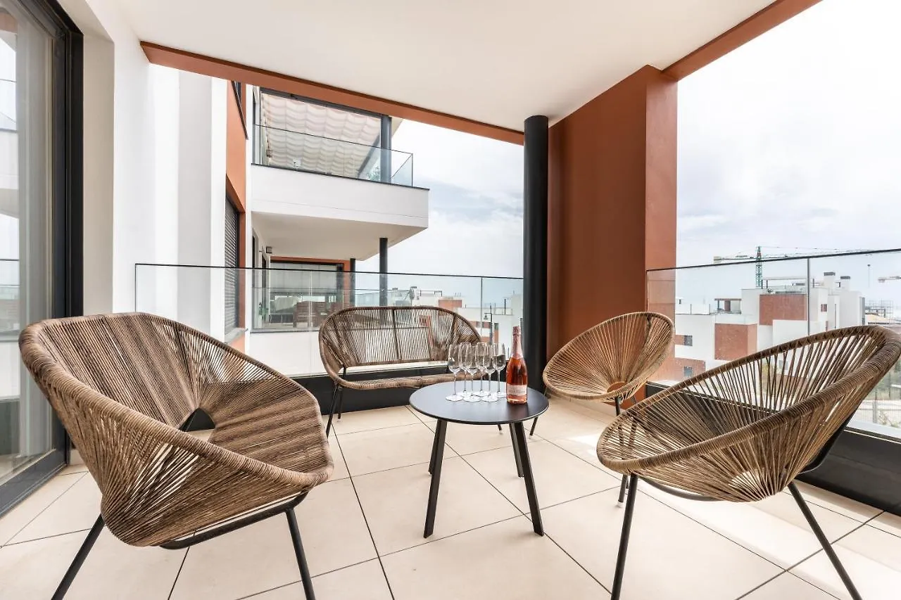 Holiday Apartment Middle Views 丰希罗拉